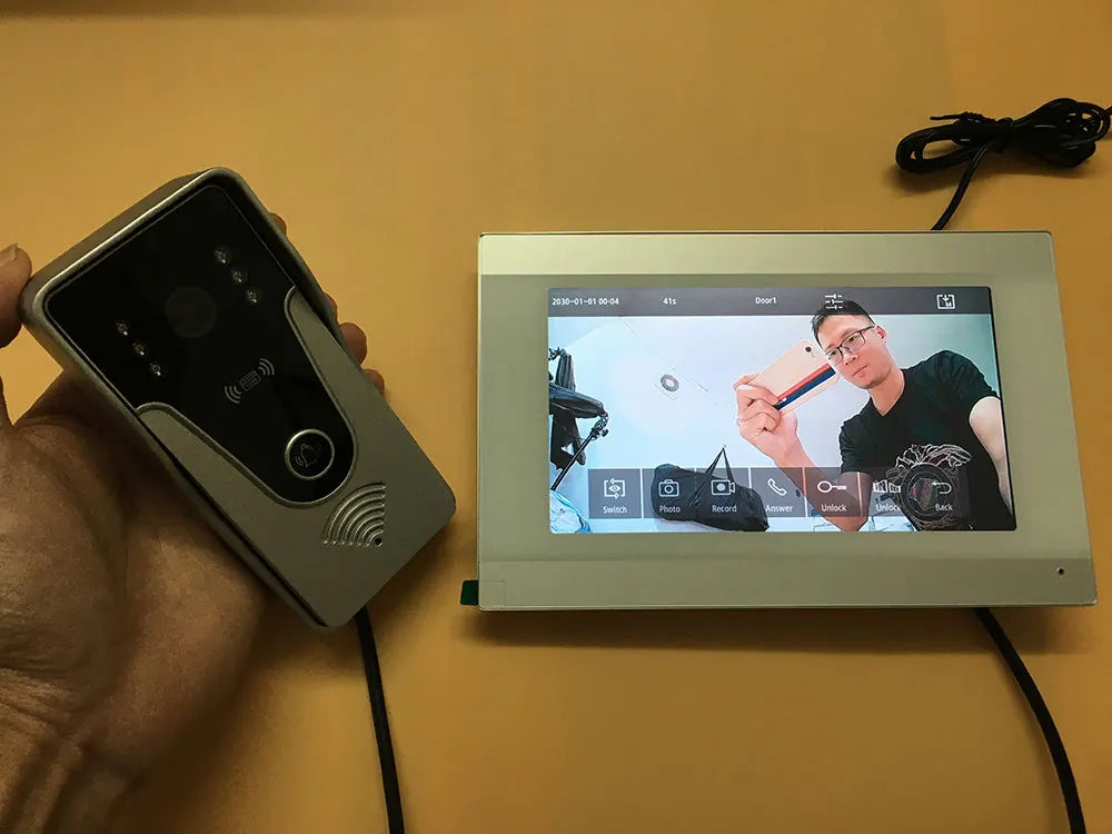 Smart wireless video intercom with touchscreen