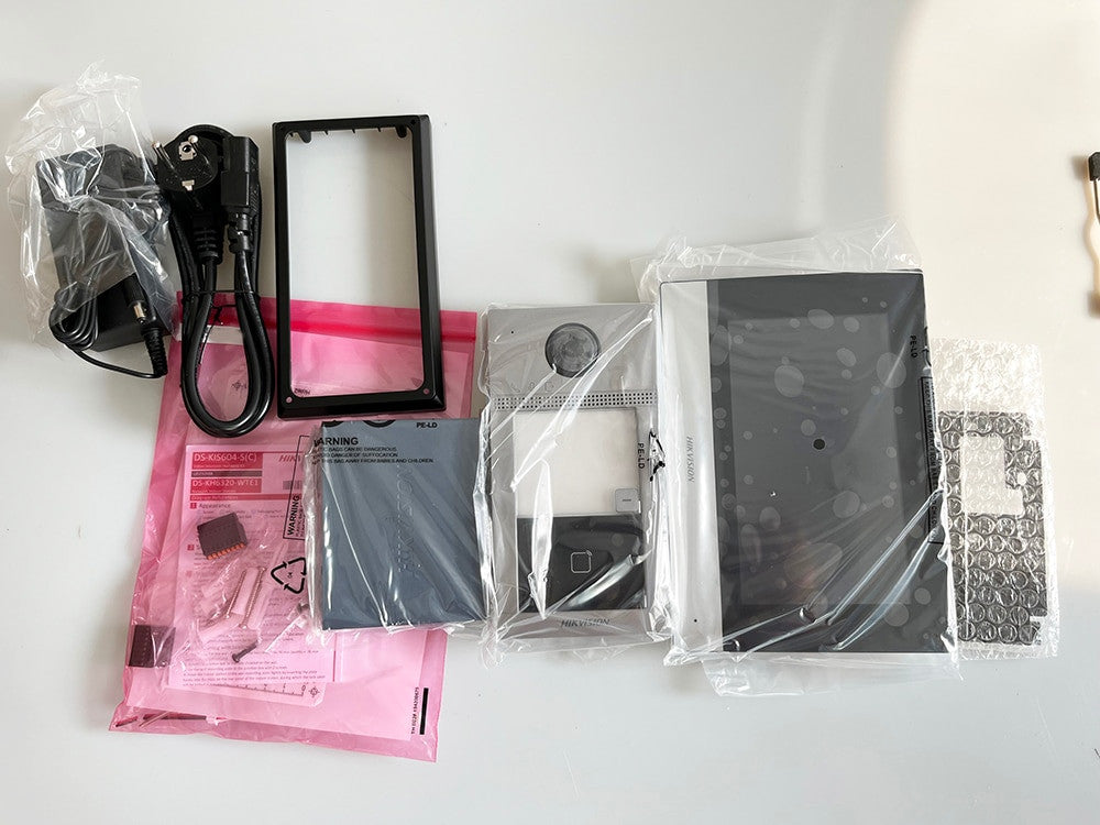 Kit visiophone IP Wi-Fi Hikvision avec moniteur de 7 pouces DS-KIS604-S(C)